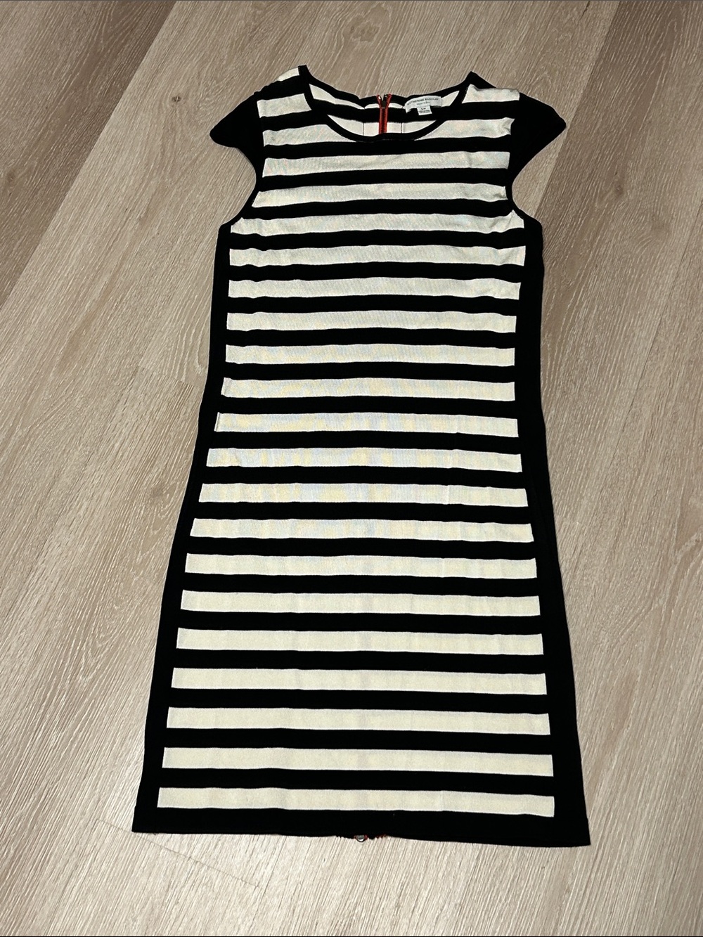 Katherine Barclay Red Zipper Back Striped Cap-Sleeve Sheath Dress Sz S